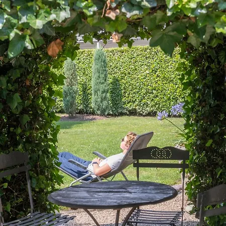 Wein Und Kallfels Guest house Krov